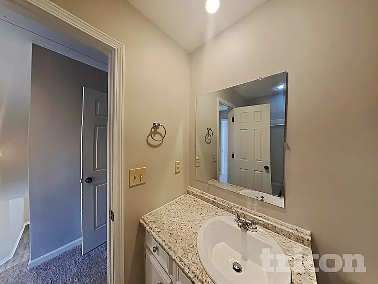 242 Chisolm Cir — Photo 16