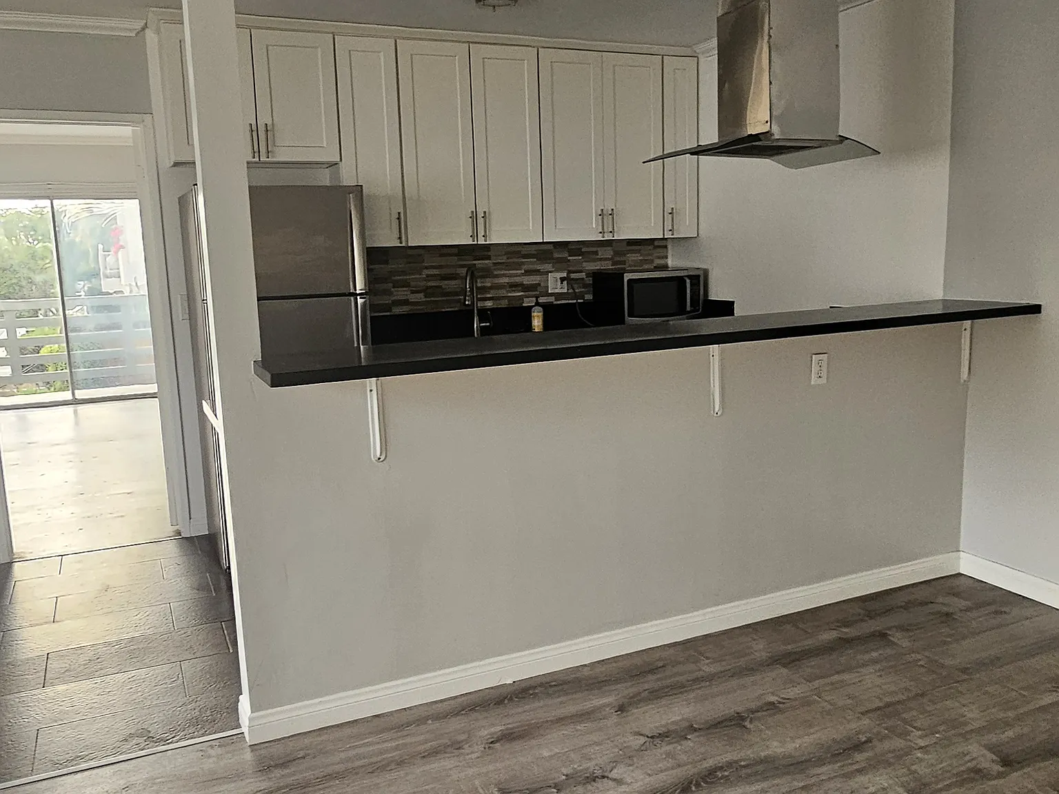 3 bed, 2.5 bath, 1300 sqft, $3,795 — Photo 2