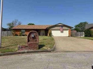 217 SW Crystal Hills Dr, Lawton, OK 73505