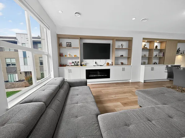 12585 104a Ave #30, Surrey, BC V3V 6C1