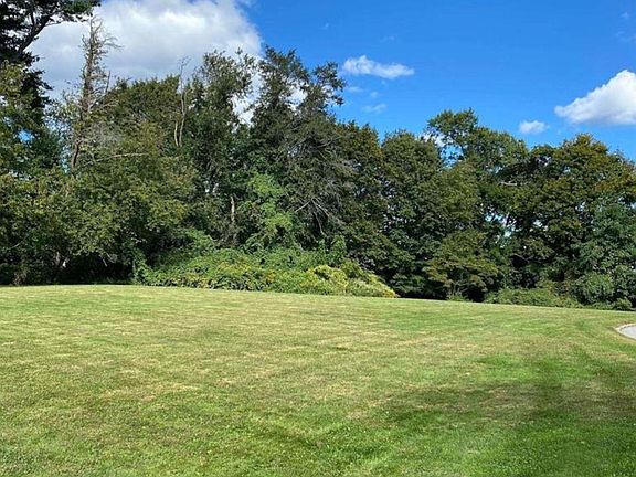 5th image of 147 Dosoris Lane