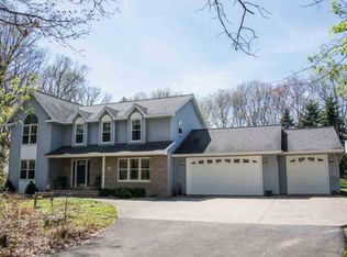 N3849 Woodfield Ln, New London, WI 54961