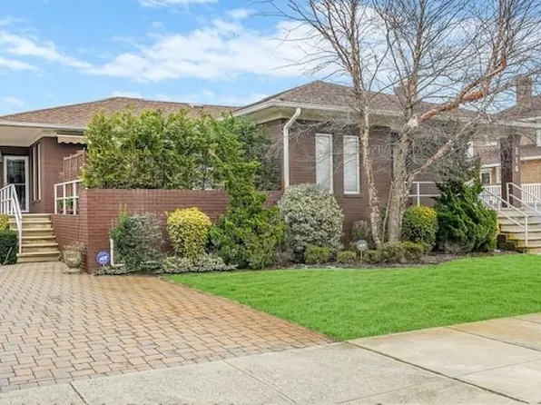 216 Beach 146th St, Far Rockaway, NY 11694