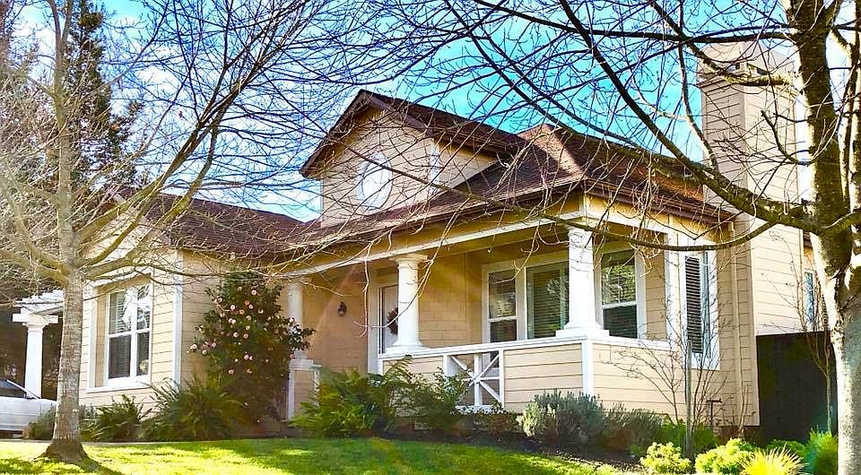 Exterior, + 3 car garage