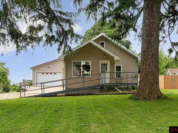 708 5th St S, Ellendale, MN 56026