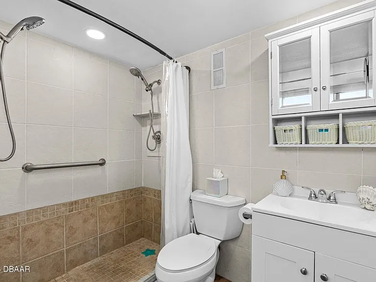 2711 N Halifax Ave — Photo 14