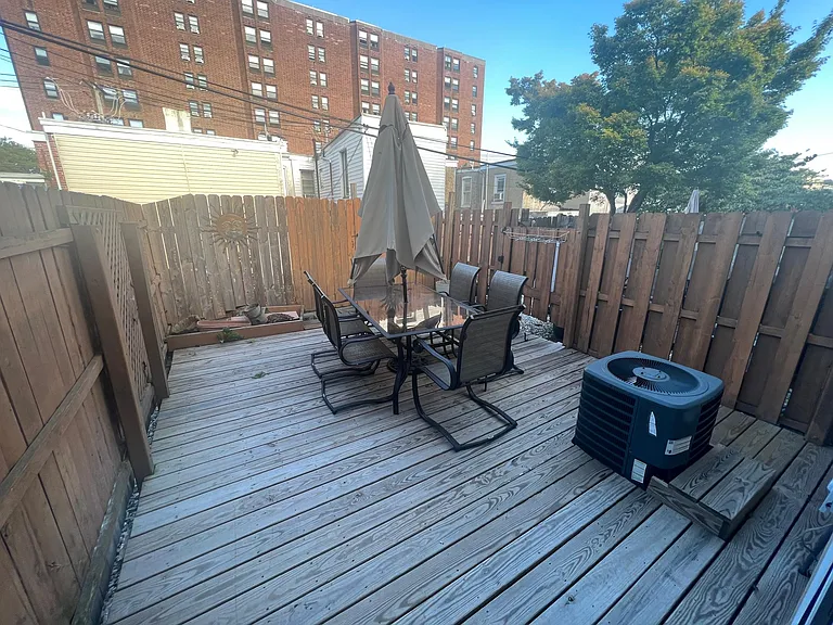 1022 McDowell St — Photo 5