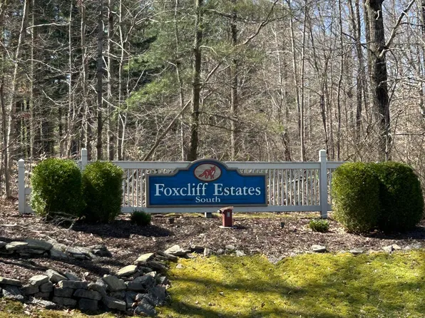 2032 Silver Fox Dr W, Martinsville, IN 46151