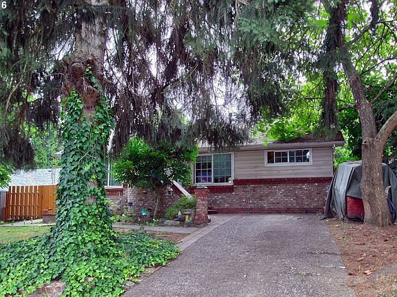 4th image of 3226 SE Sellwood St