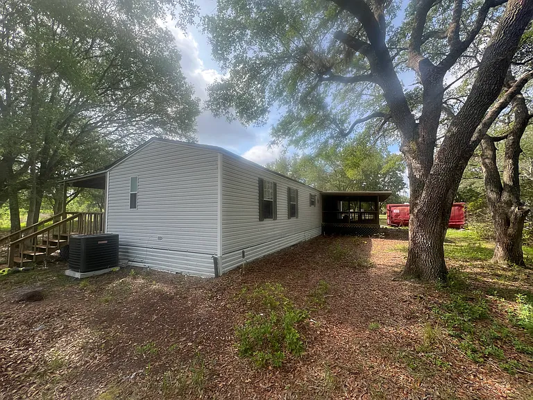2025 Crestview Ct — Photo 8