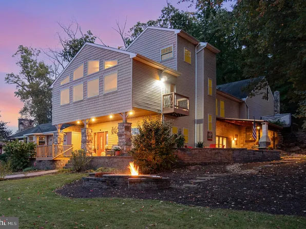 240 Clark Rd, Hershey, PA 17033