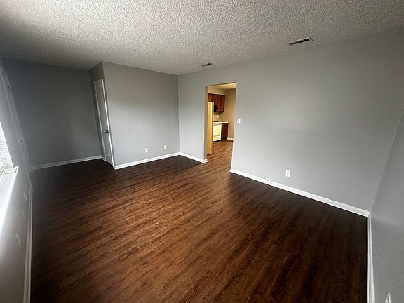 5th image of 7 Shanna Cir APT C
