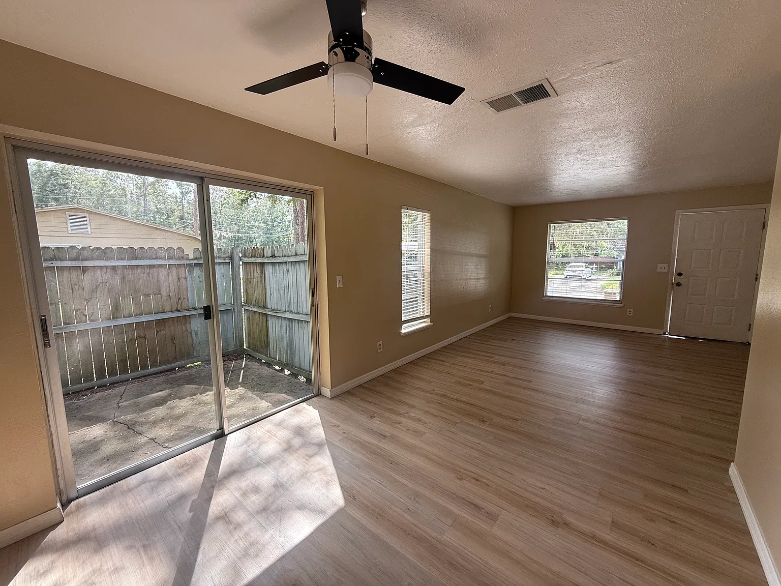 2 bed, 900 sqft, $1,150 — Photo 2