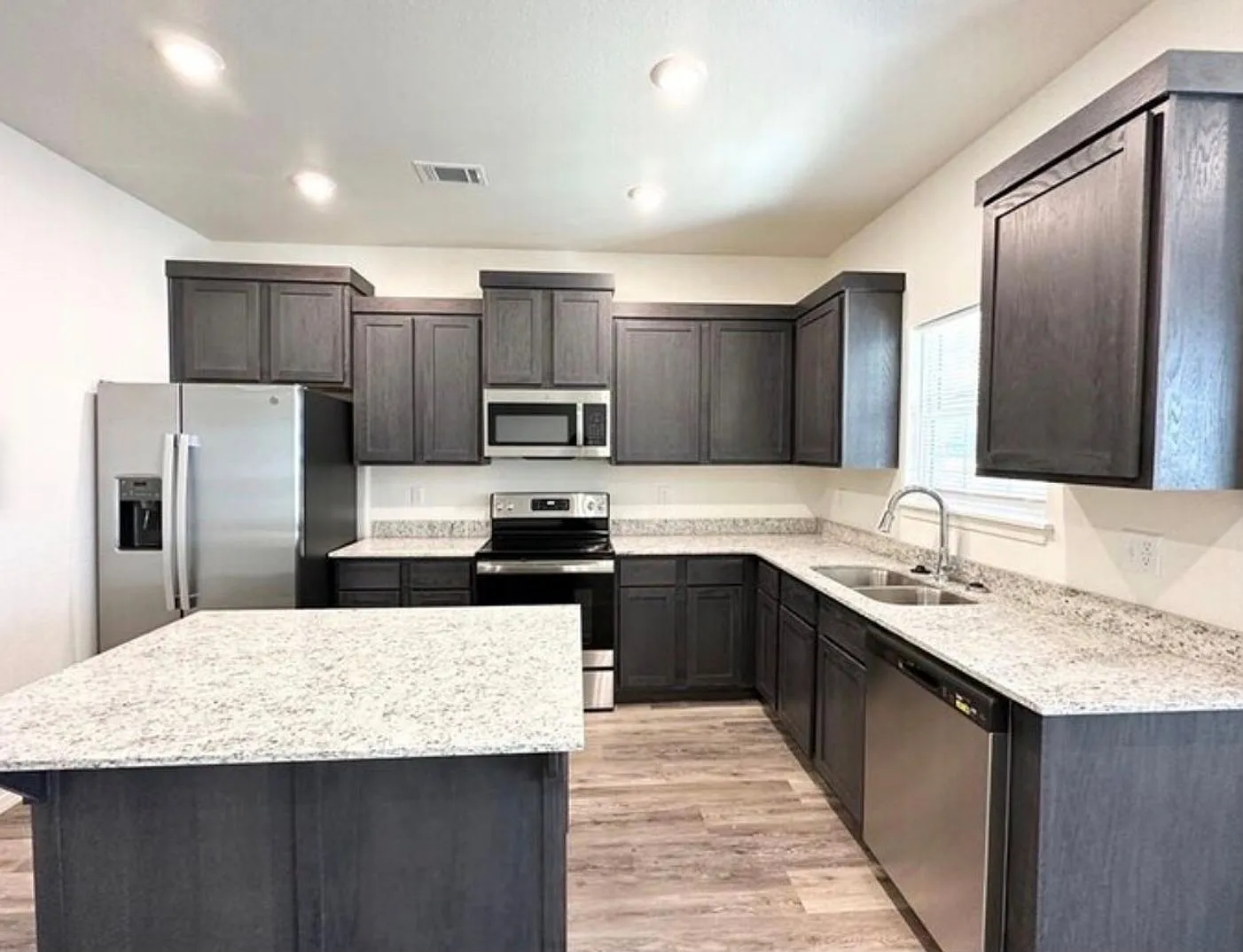4235 W Santa Fe Street — Photo 3