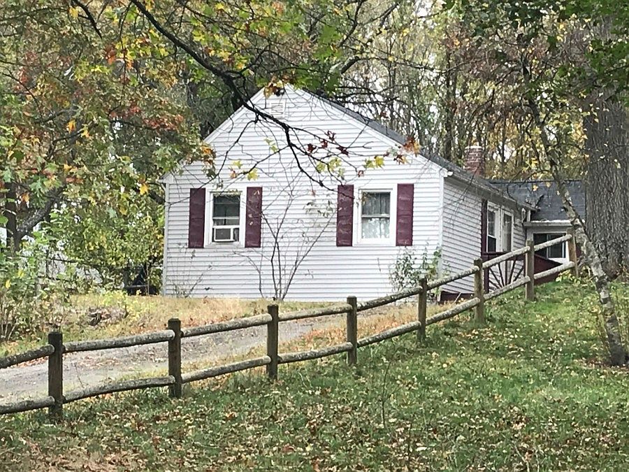 2nd image of 464 Mendon Rd