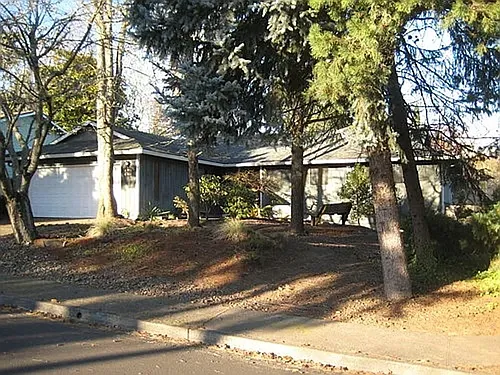 8450 SW Parkview Loop Photo 1