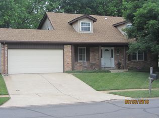 675 Rustic Valley Dr, Ballwin, MO 63021