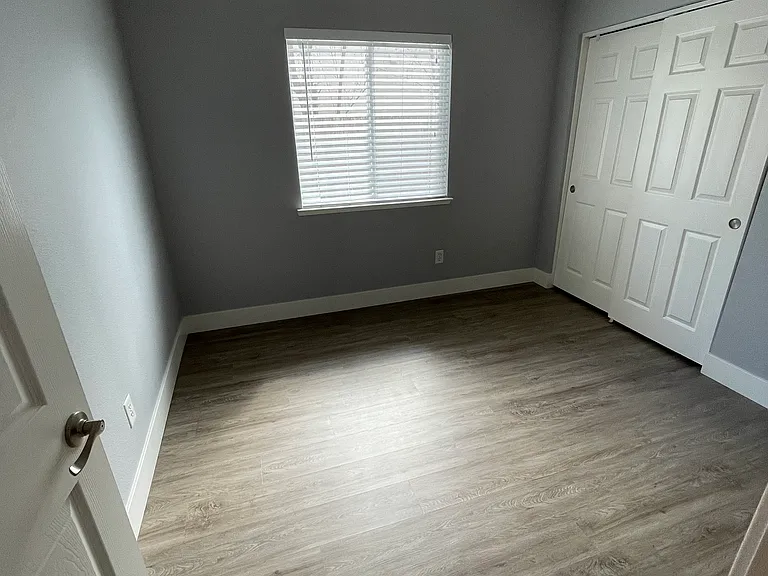 9361 Castleview Dr — Photo 27