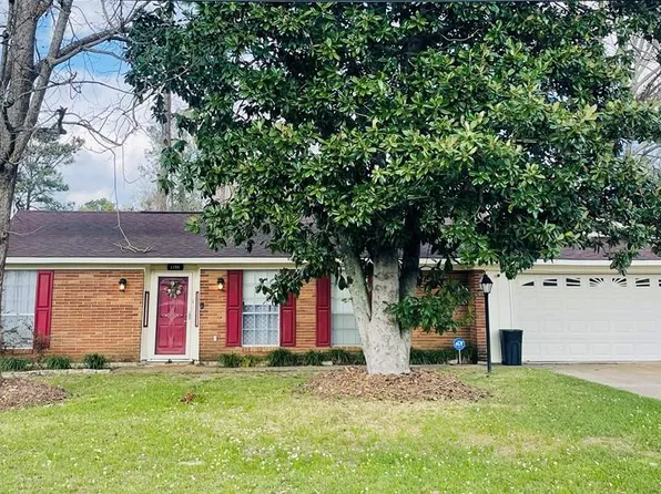 1208 Horseshoe Dr, Natchez, MS 39120