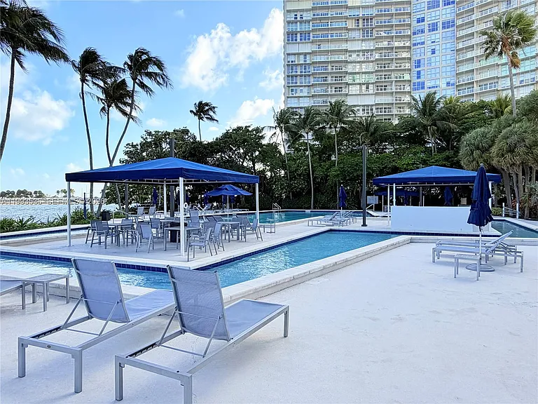 2333 Brickell Ave #1407 — Photo 27