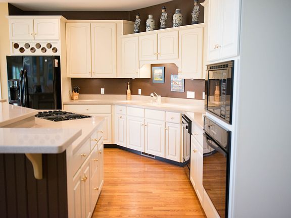 2nd image of 12 Wolf Pit Ct