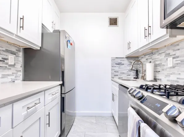 212 East 47th Street image 1 of 14