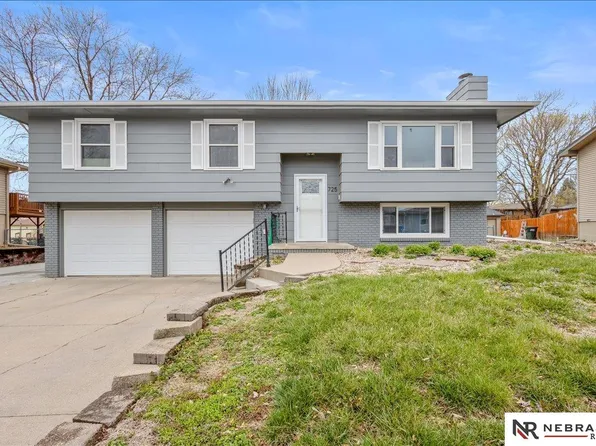 725 N 10th Ave, Blair, NE 68008