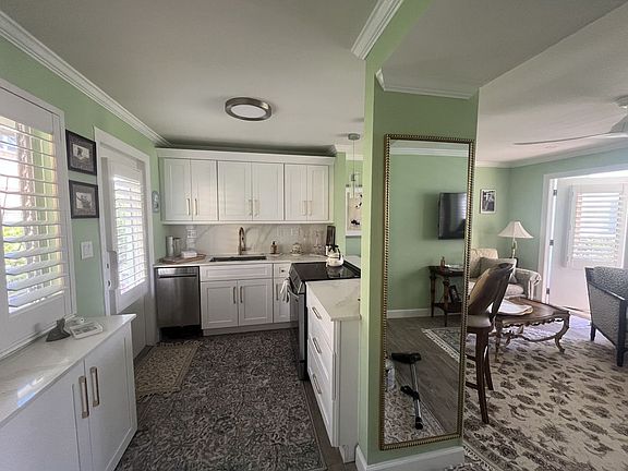 5th image of 289 8th Ave S #289A