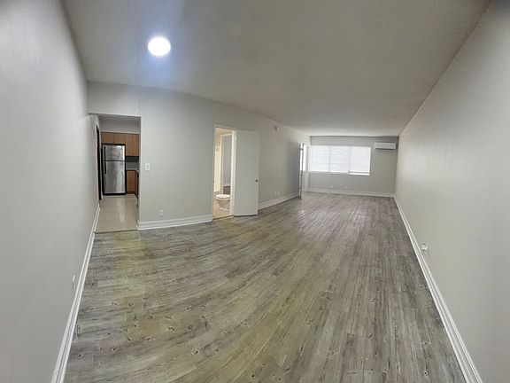 4th image of 1931 NE 51st St #27