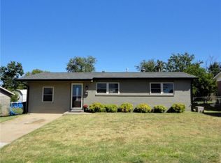 609 SW 15th St, Moore, OK 73160