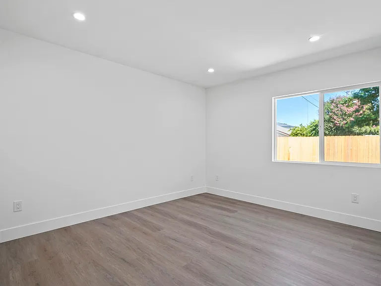 7906 Oakdale Ave — Photo 16