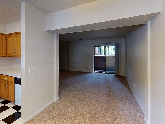 4th image of 4010 Oak St #1G