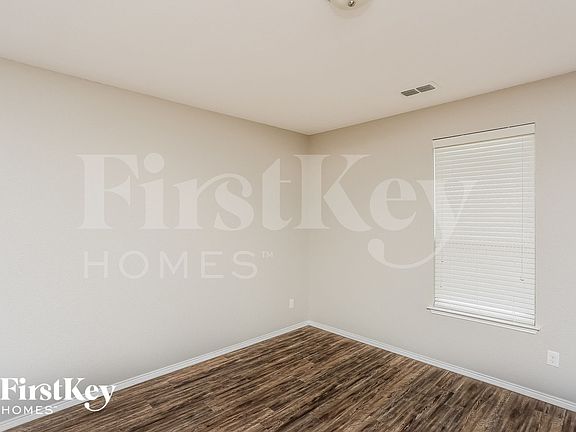 3rd image of 4252 Glen Abbey Dr