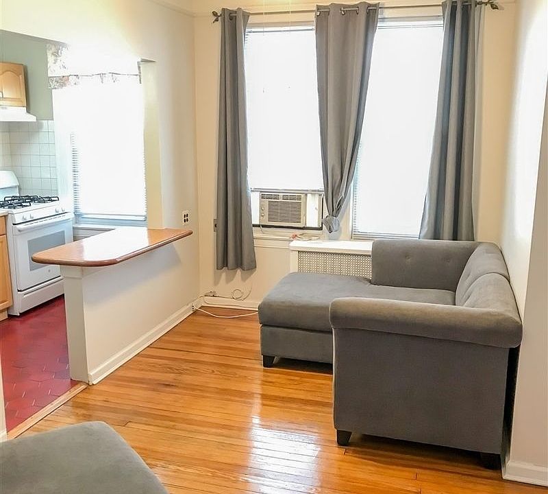 1st image of 3129 47th St APT 1F