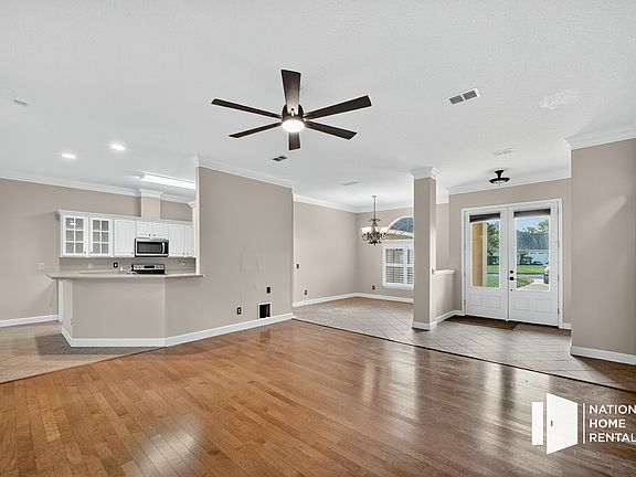 5th image of 108 Oak Grove Cir