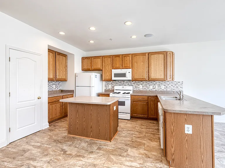 4322 Vintage Ivy Ln — Photo 11
