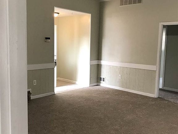3rd image of 7386 Doncaster Ln