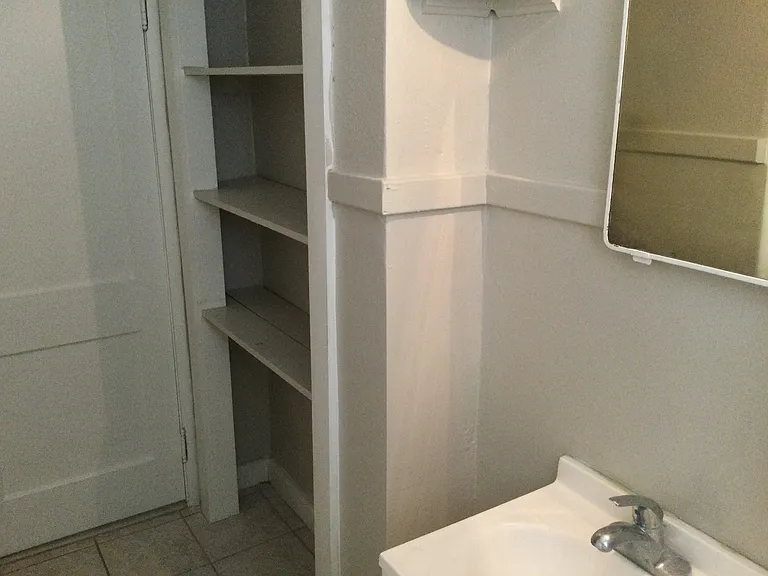 2588 Herschel St #4 — Photo 9