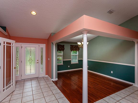 5th image of 701 Charmwood Dr