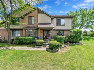 259 Meadow Bridge Dr, Rochester, MI 48307