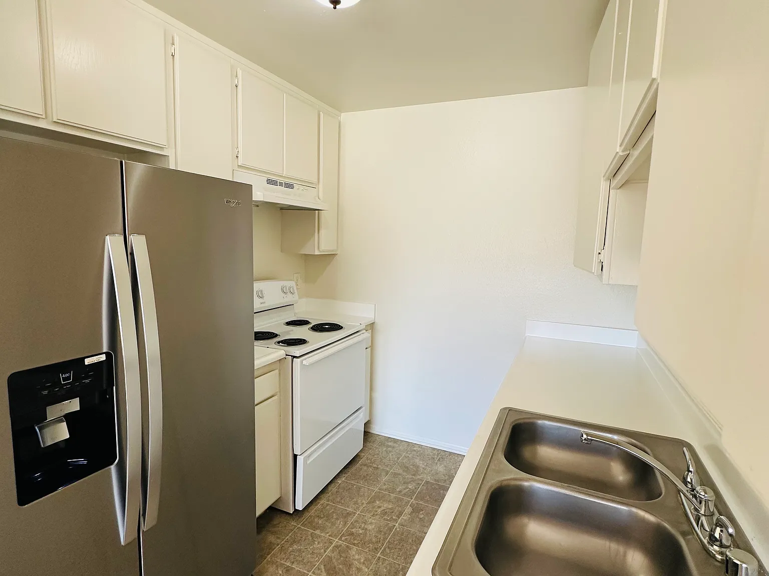 HILLHAVEN APARTMENTS — Photo 2