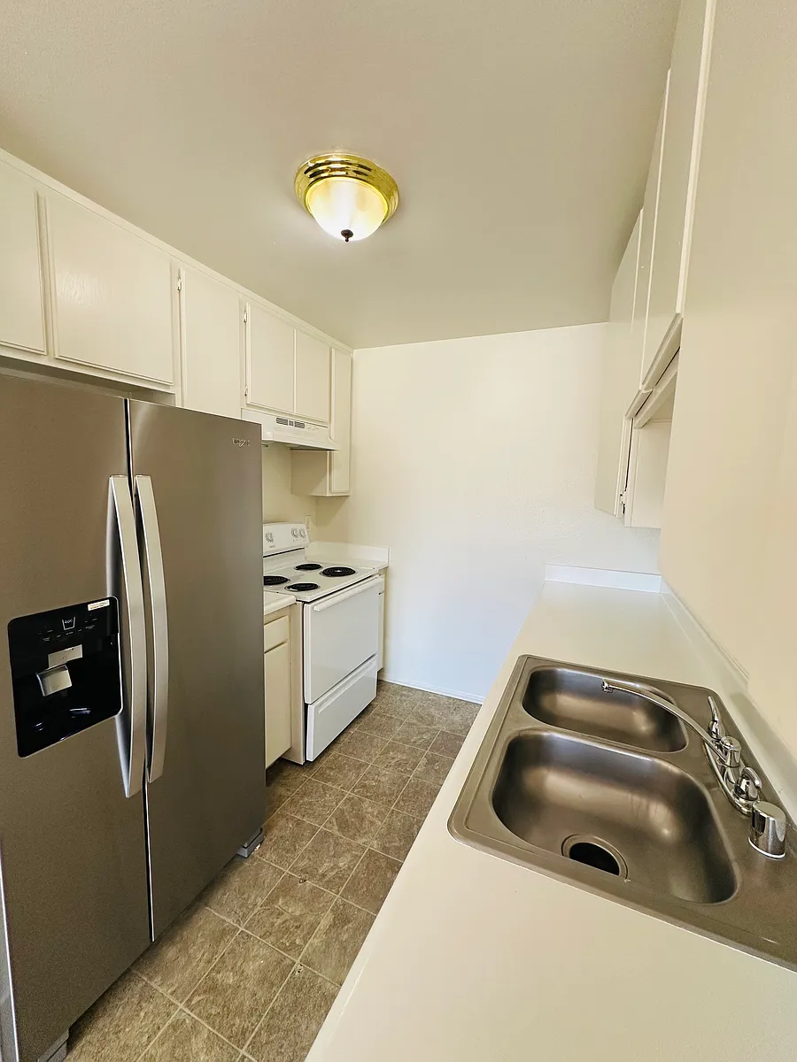 Building Photo - HILLHAVEN APARTMENTS
