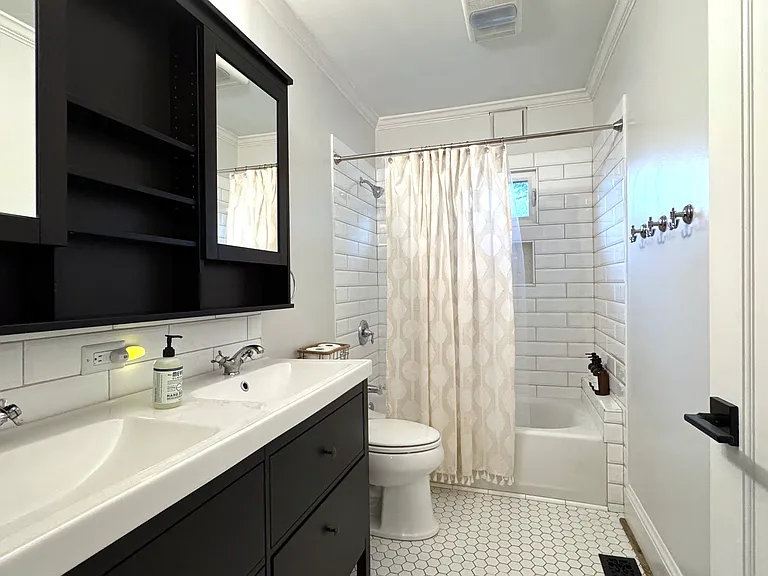 SW 75th Ave — Photo 13