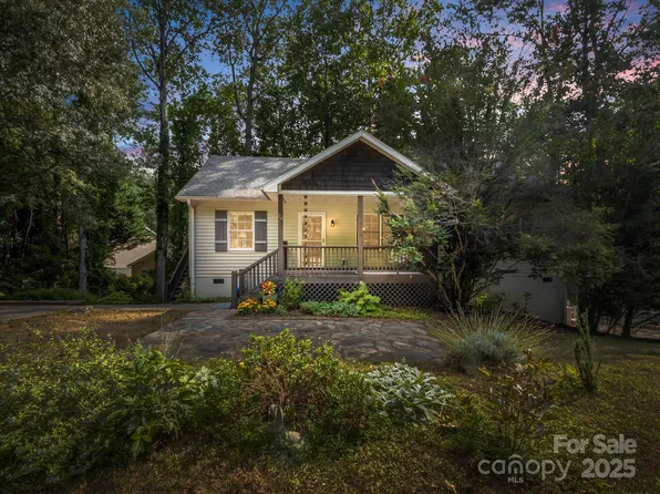 26 Grove Garden Ave, Candler, NC 28715