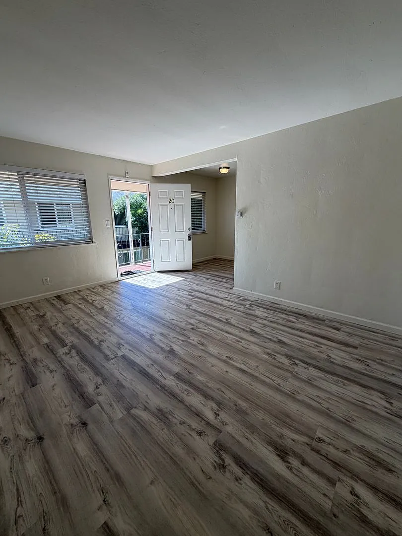 1786 The Alameda — Photo 3