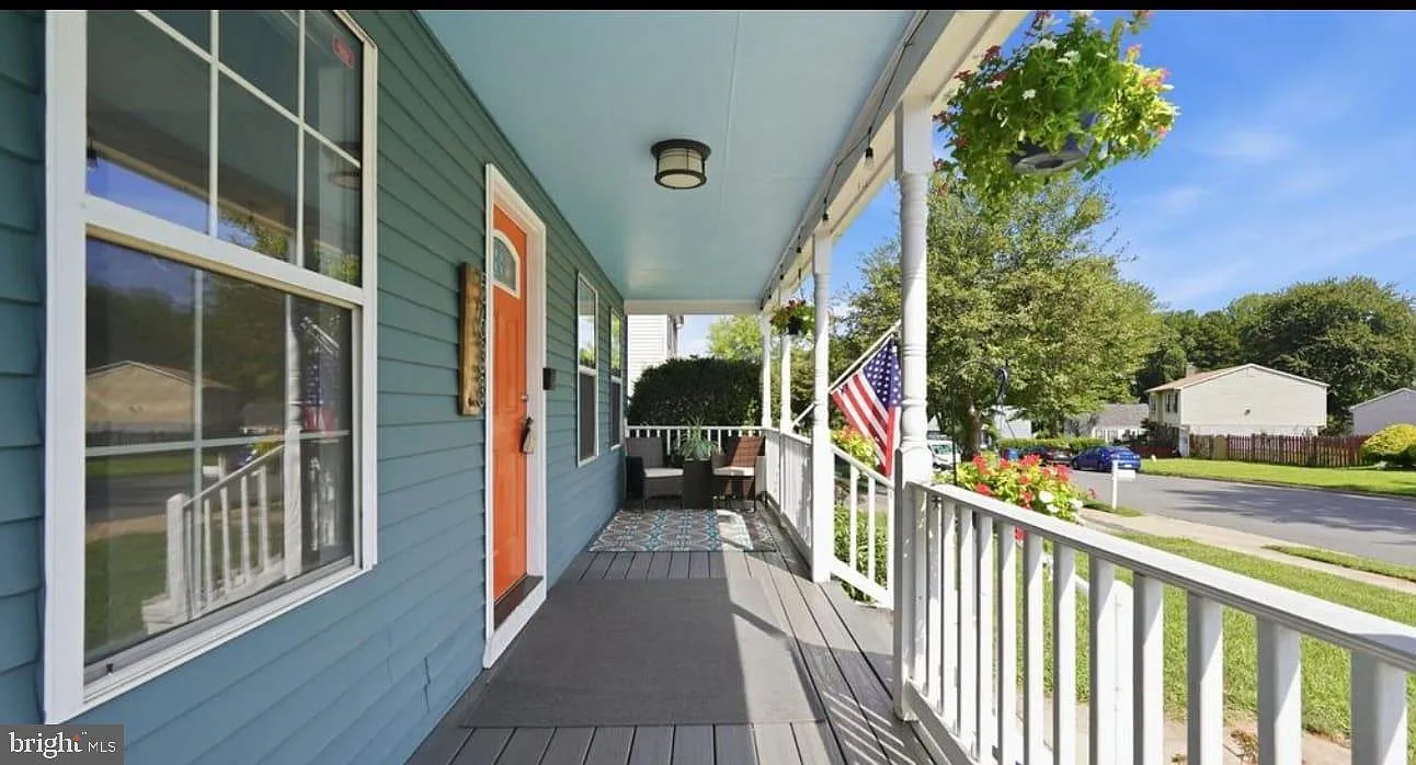 3 bed, 3.0 bath, 2062 sqft, $3,195 — Photo 3