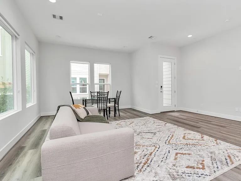 3360 Pinemont Dr — Photo 6