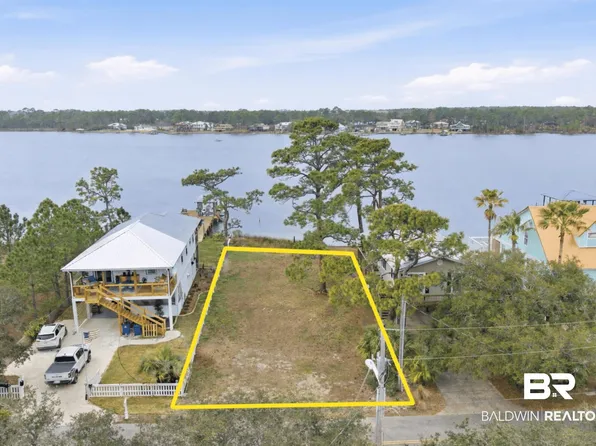 224 W 8th Ave, Gulf Shores, AL 36542
