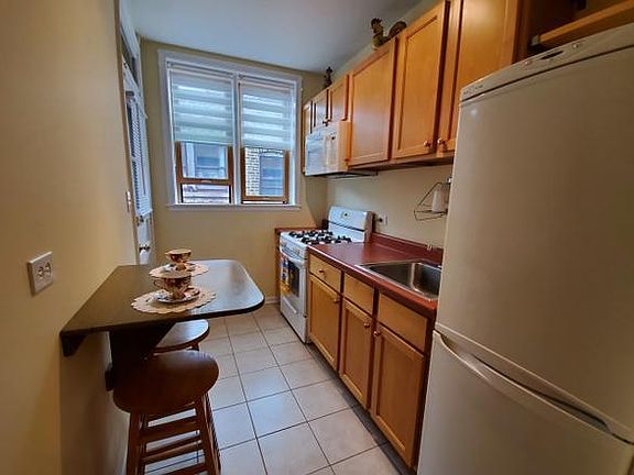 5th image of 1214 W Jarvis Ave APT 3N