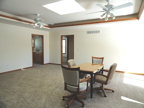5th image of 5215 Howe Dr
